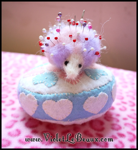 https://www.violetlebeaux.com/gallery/albums/violet-and-jimmy-home-sweet-home/how-to-make-a-felted-hedgehog-pin-cushion/felted-hedgehog-pin-cushion-diy-60999.jpg